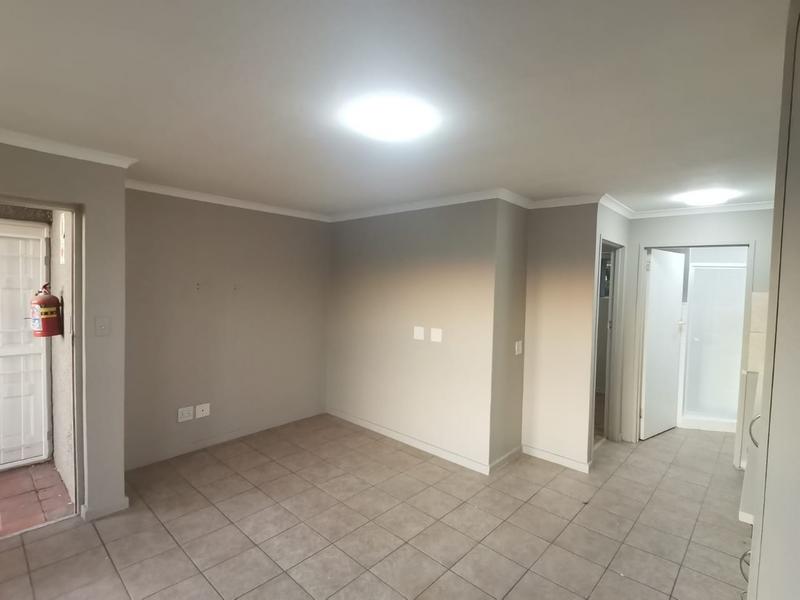 To Let 1 Bedroom Property for Rent in Uitzicht Western Cape